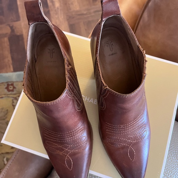 Frye Faye Shootie leather ankle boots. Perfect western style! - Picture 5 of 12